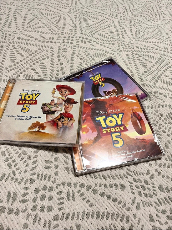 Pixar Other - Taylor Swift × Toy Story 5 "I Knew It, I Knew You" 3-CD Collector Set